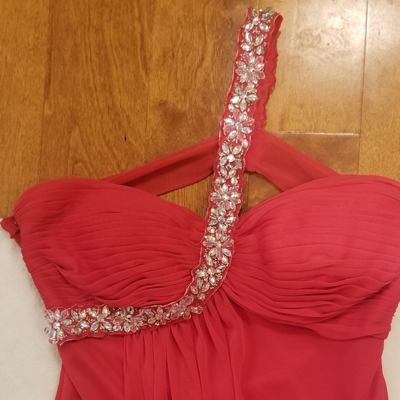 Formal Open Back Dress w/Sequined Shoulder Strap - Picture 5 of 12